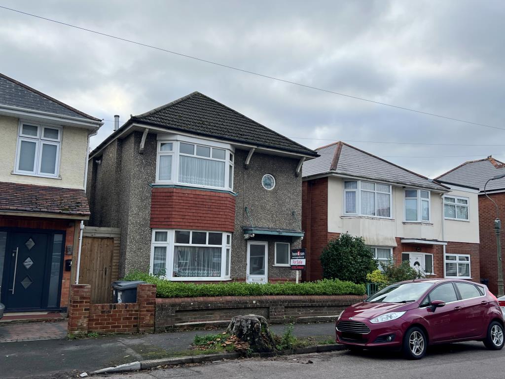 Lot: 77 - FREEHOLD DETACHED HOUSE FOR IMPROVEMENT -